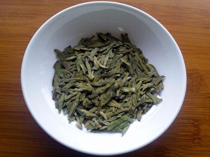 Tè organico insaccato del pozzo del drago del tè verde con la foglia di tè fresca di forma curva