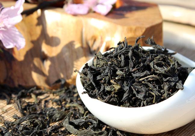 Dimagramento del tè appiattito di Foojoy Wuyi Oolong con le foglie di tè verdi appiattite