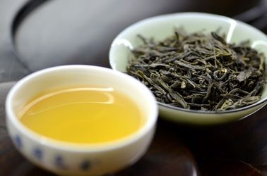 Foglie di tè sciolte del tè giallo cinese dell'alta montagna con un aspetto brillante